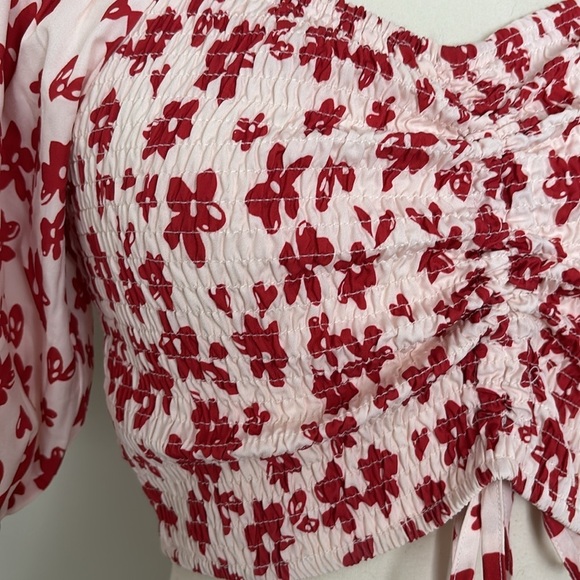 Kendall + Kylie Smocked Cropped Scrunch Front with Puffed Sleeves Sz M - Picture 2 of 5